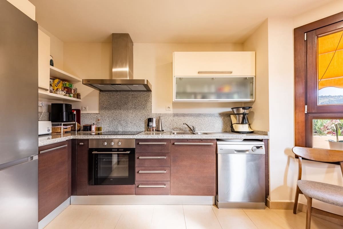 4 soveværelse Semi-Rækkehus til salg i Benahavis med swimmingpool garage - € 550.000 (Ref: 9701552)