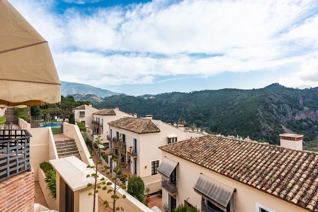 4 soveværelse Semi-Rækkehus til salg i Benahavís pueblo, Benahavís med swimmingpool garage - € 550.000 (Ref: 9701552)