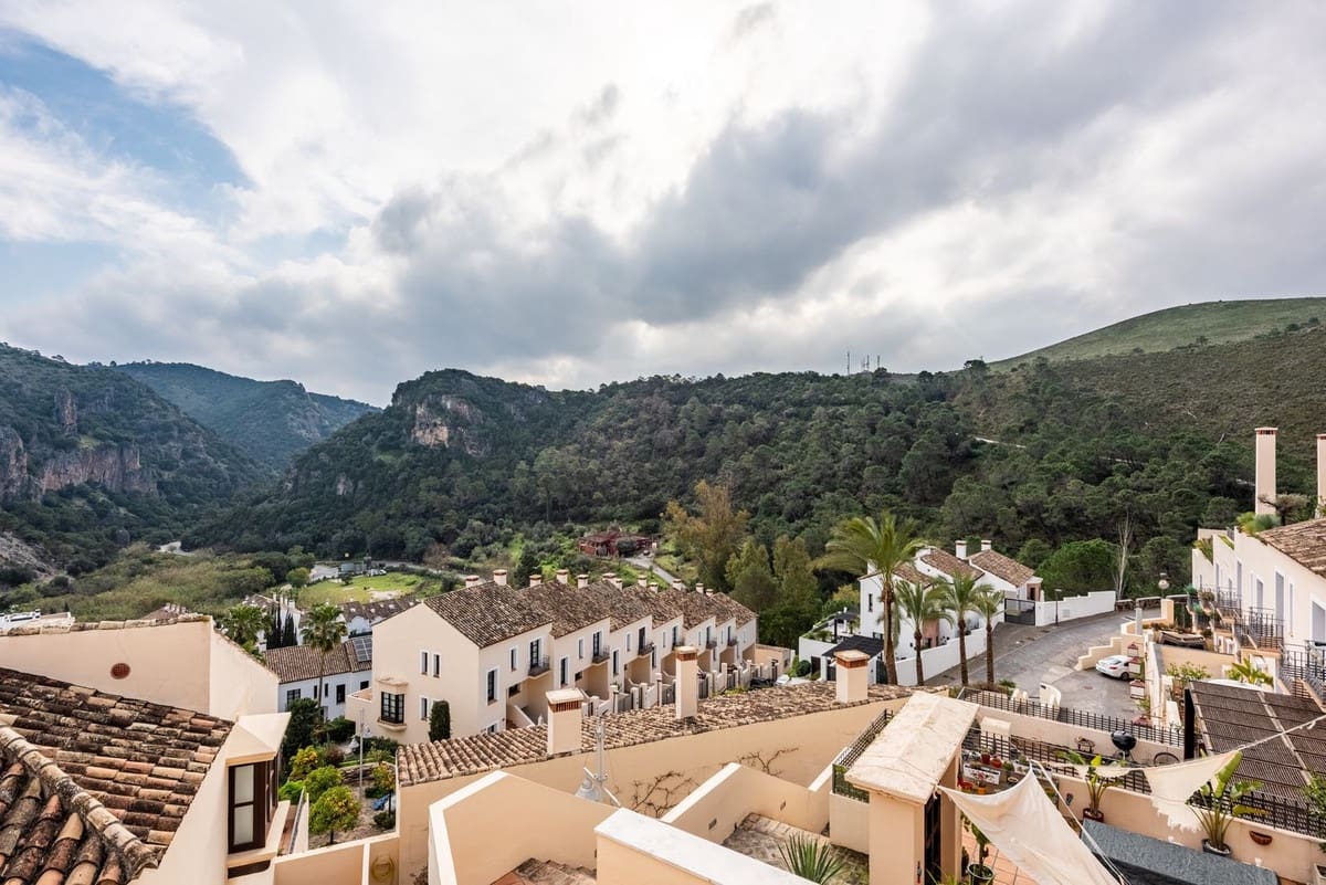 4 soveværelse Semi-Rækkehus til salg i Benahavis med swimmingpool garage - € 550.000 (Ref: 9701552)