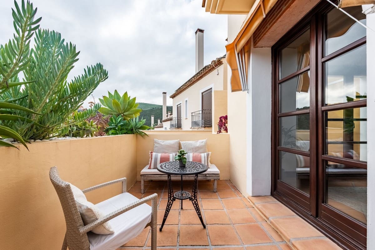 4 soveværelse Semi-Rækkehus til salg i Benahavis med swimmingpool garage - € 550.000 (Ref: 9701552)