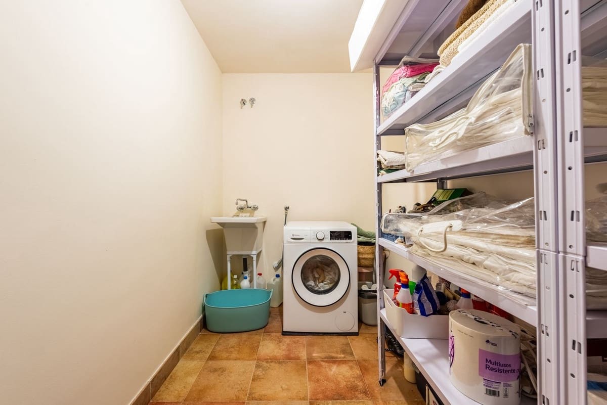 4 soveværelse Semi-Rækkehus til salg i Benahavis med swimmingpool garage - € 550.000 (Ref: 9701552)