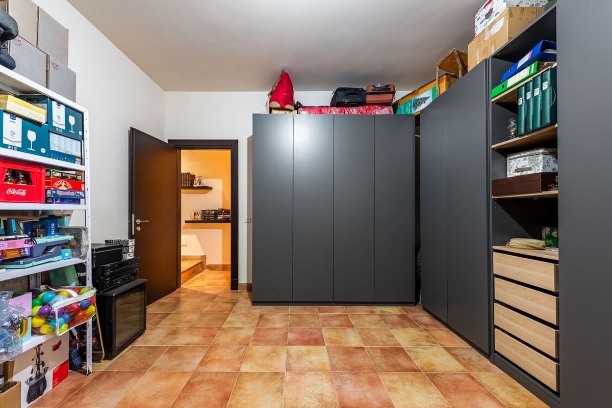 4 soveværelse Semi-Rækkehus til salg i Benahavis med swimmingpool garage - € 550.000 (Ref: 9701552)