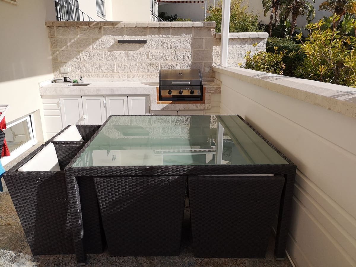 Pareado de 4 habitaciones en Estepona en venta con piscina garaje - 595.000 € (Ref: 9701554)