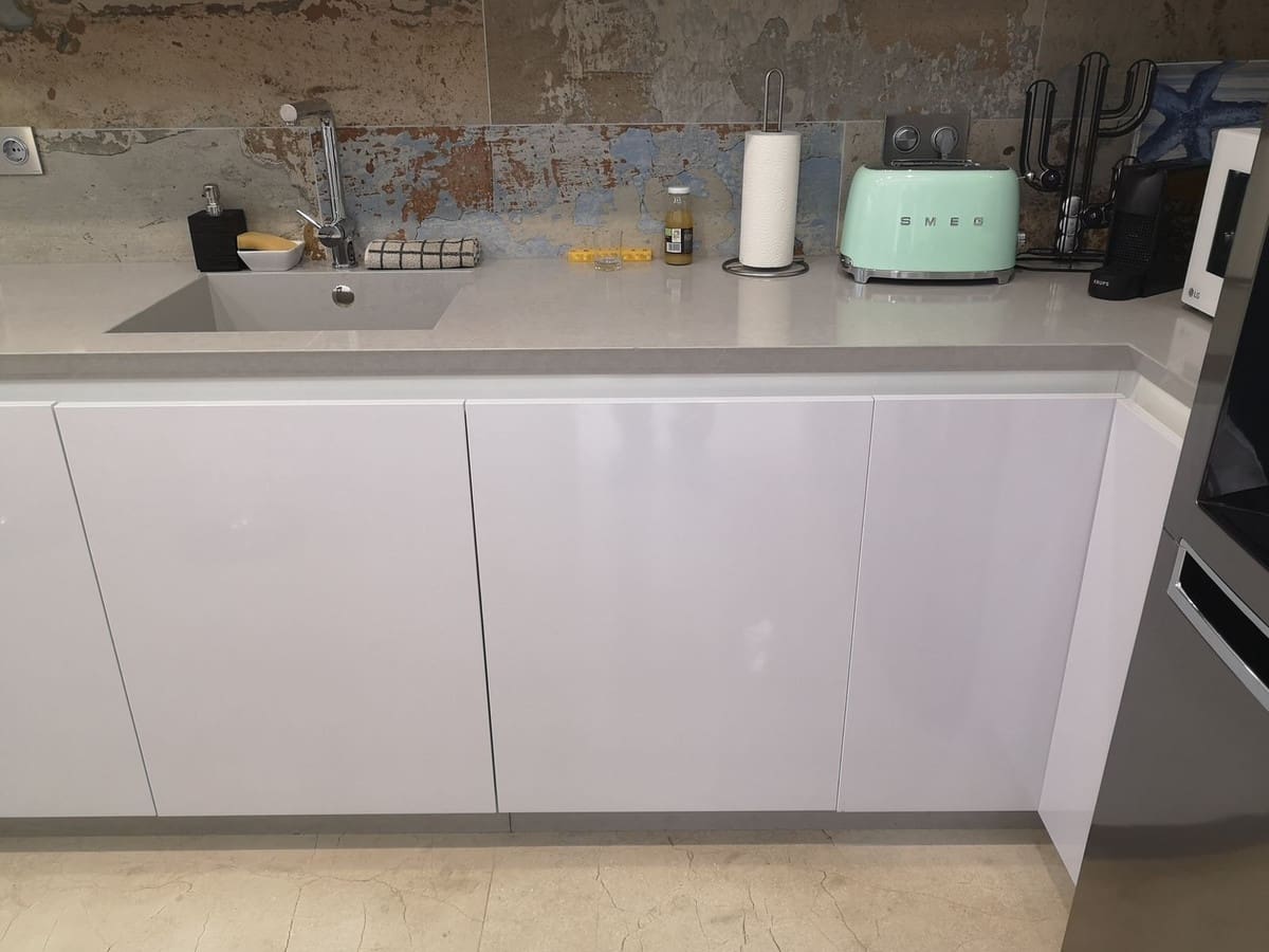 Pareado de 4 habitaciones en Estepona en venta con piscina garaje - 595.000 € (Ref: 9701554)