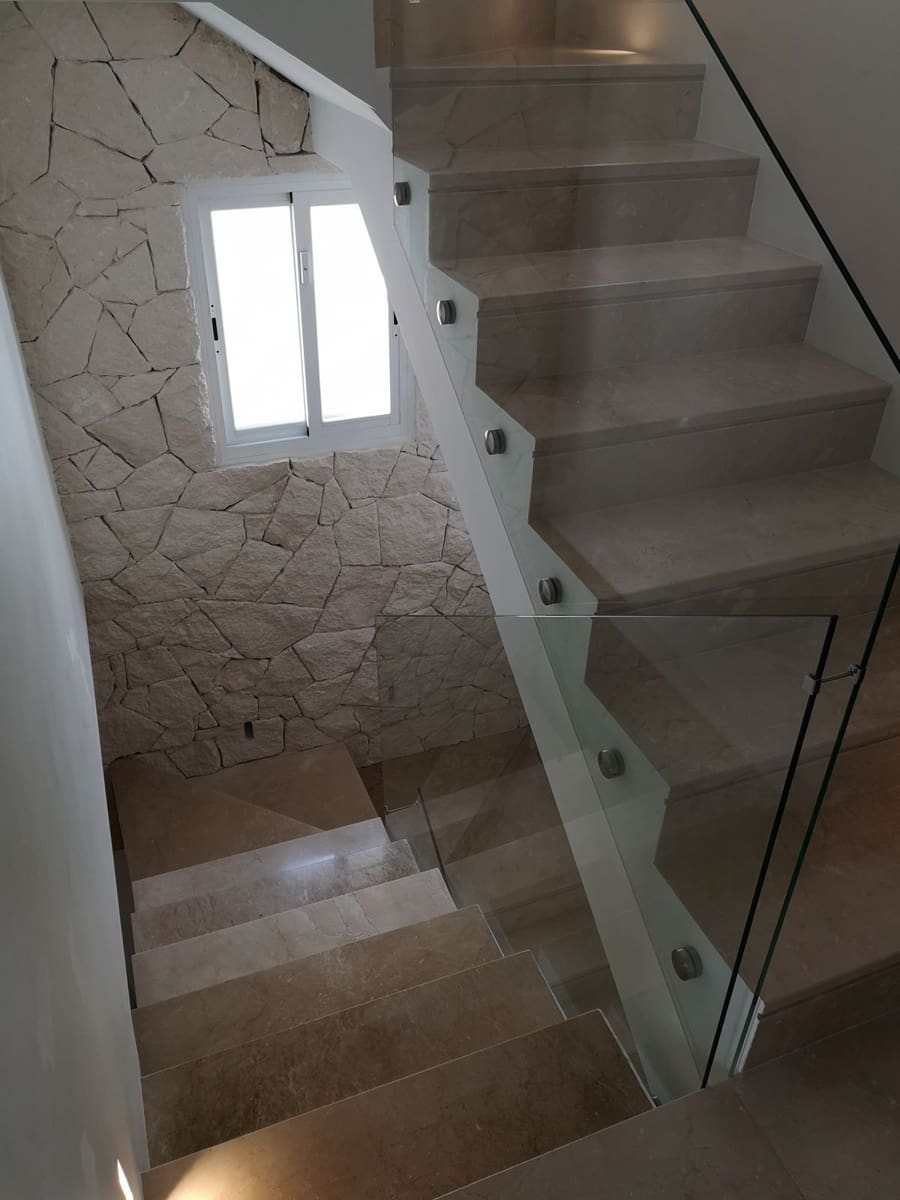 Pareado de 4 habitaciones en Estepona en venta con piscina garaje - 595.000 € (Ref: 9701554)