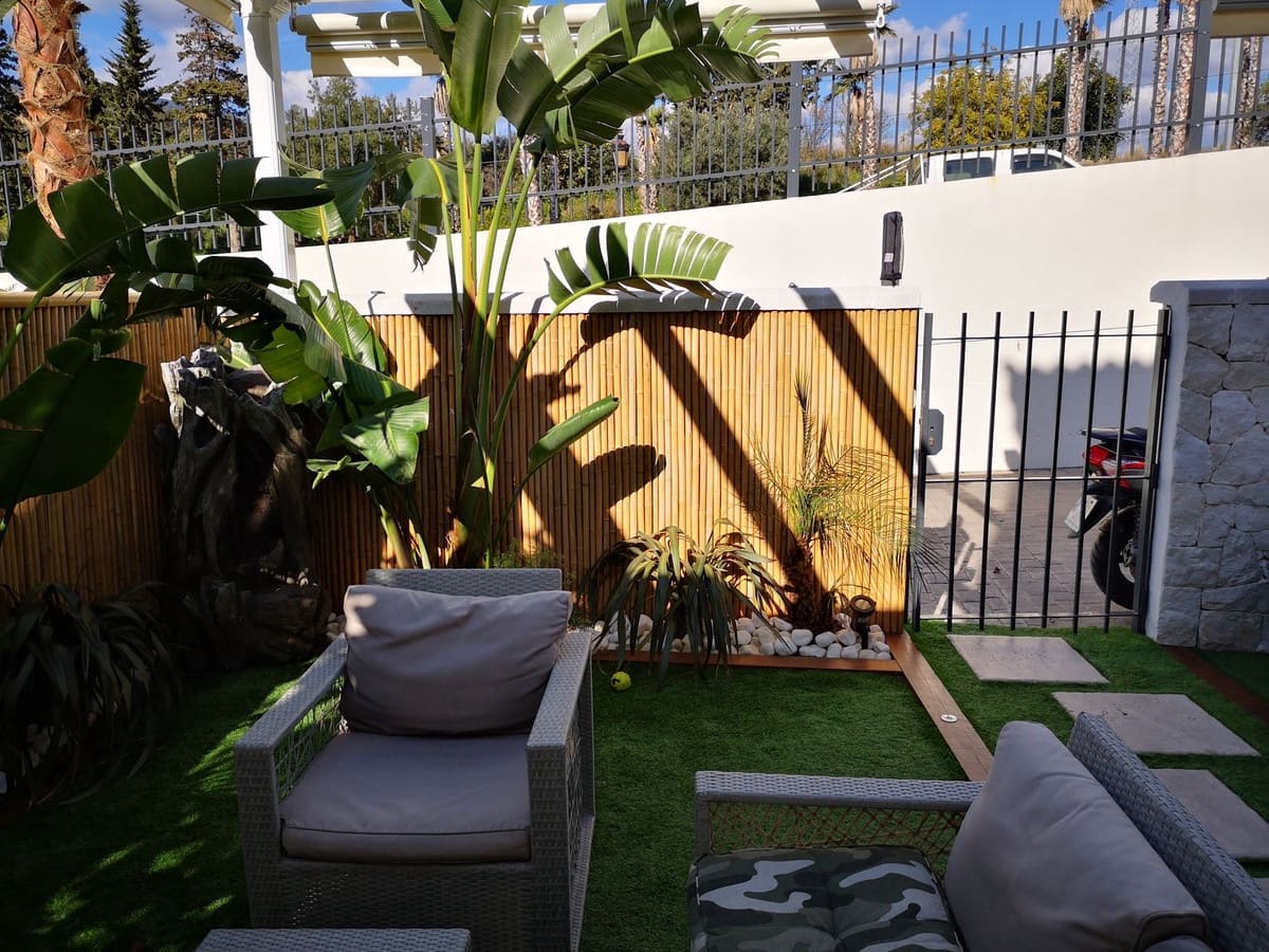 Pareado de 4 habitaciones en Estepona en venta con piscina garaje - 595.000 € (Ref: 9701554)