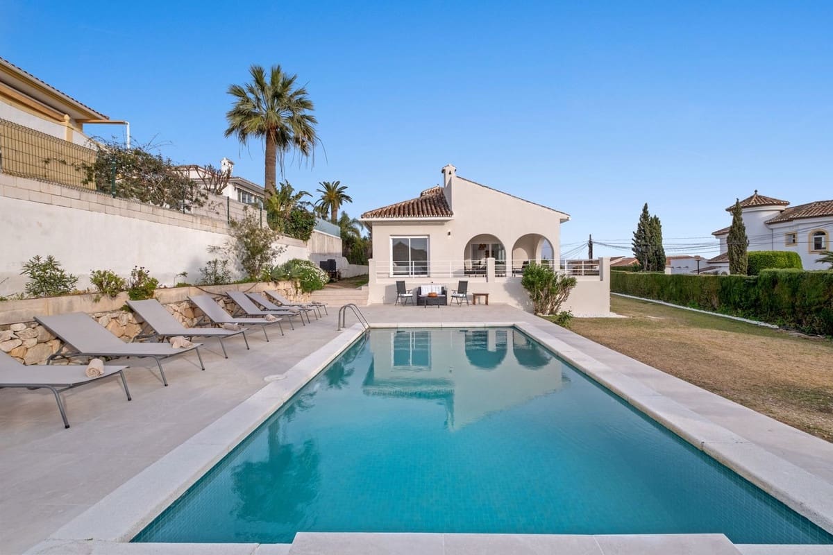 4 soveværelse Villa til salg i Marbella med swimmingpool - € 1.649.000 (Ref: 9704996)