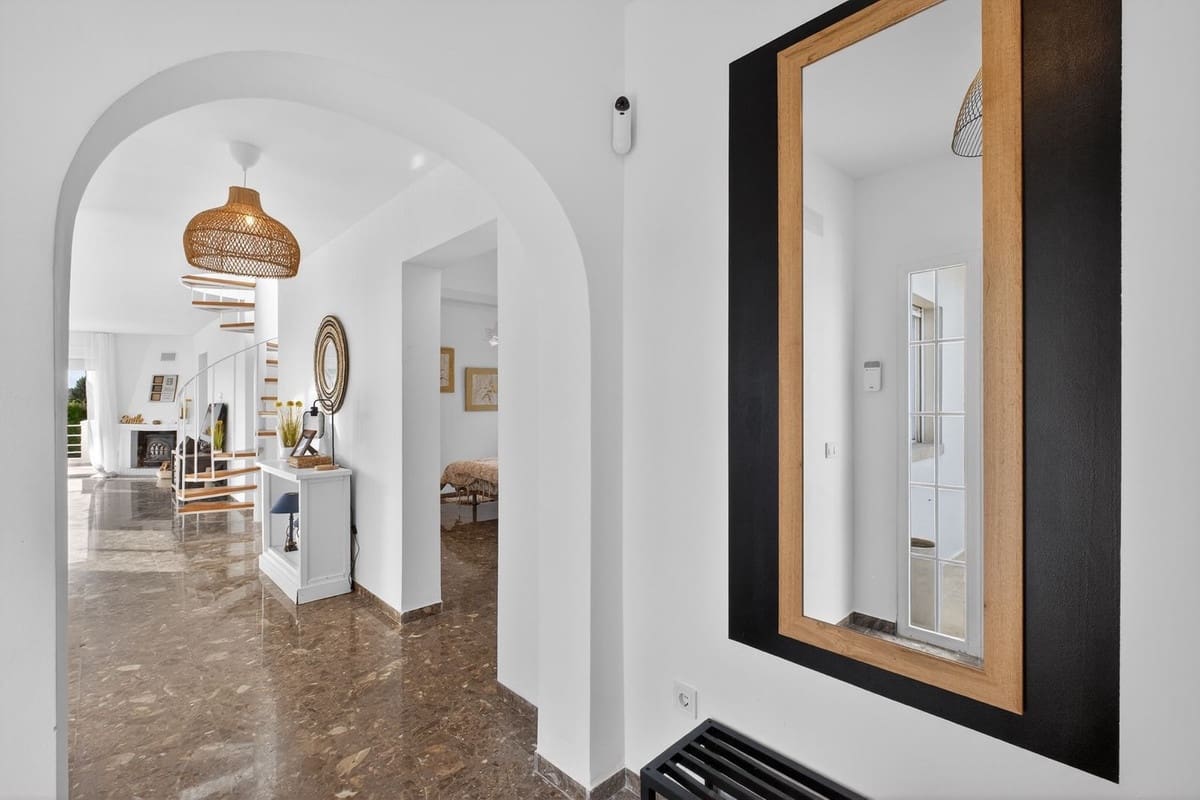 4 soveværelse Villa til salg i Marbella med swimmingpool - € 1.649.000 (Ref: 9704996)