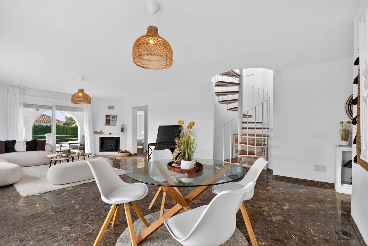 4 soveværelse Villa til salg i Marbella med swimmingpool - € 1.649.000 (Ref: 9704996)