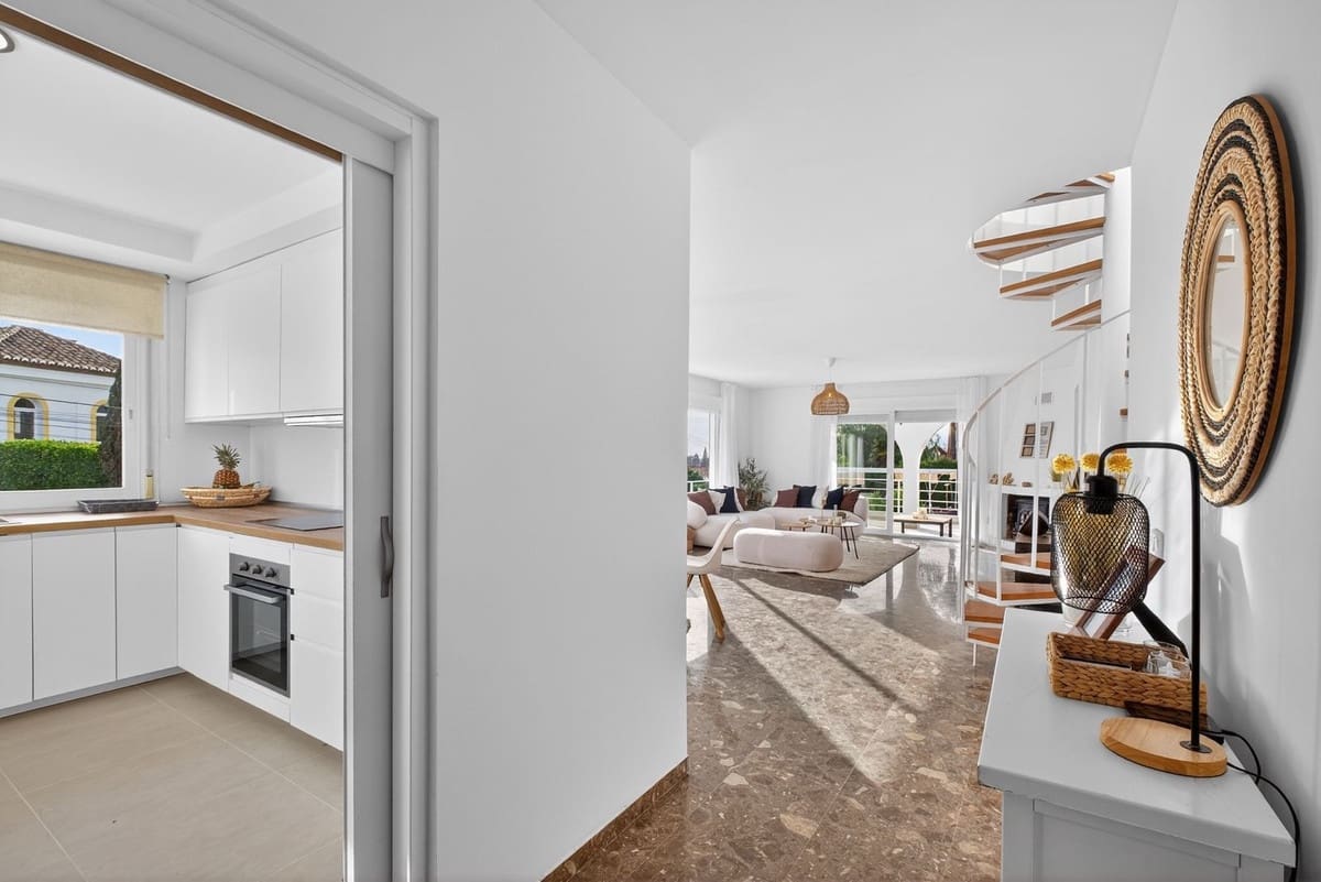 4 soveværelse Villa til salg i Marbella med swimmingpool - € 1.649.000 (Ref: 9704996)