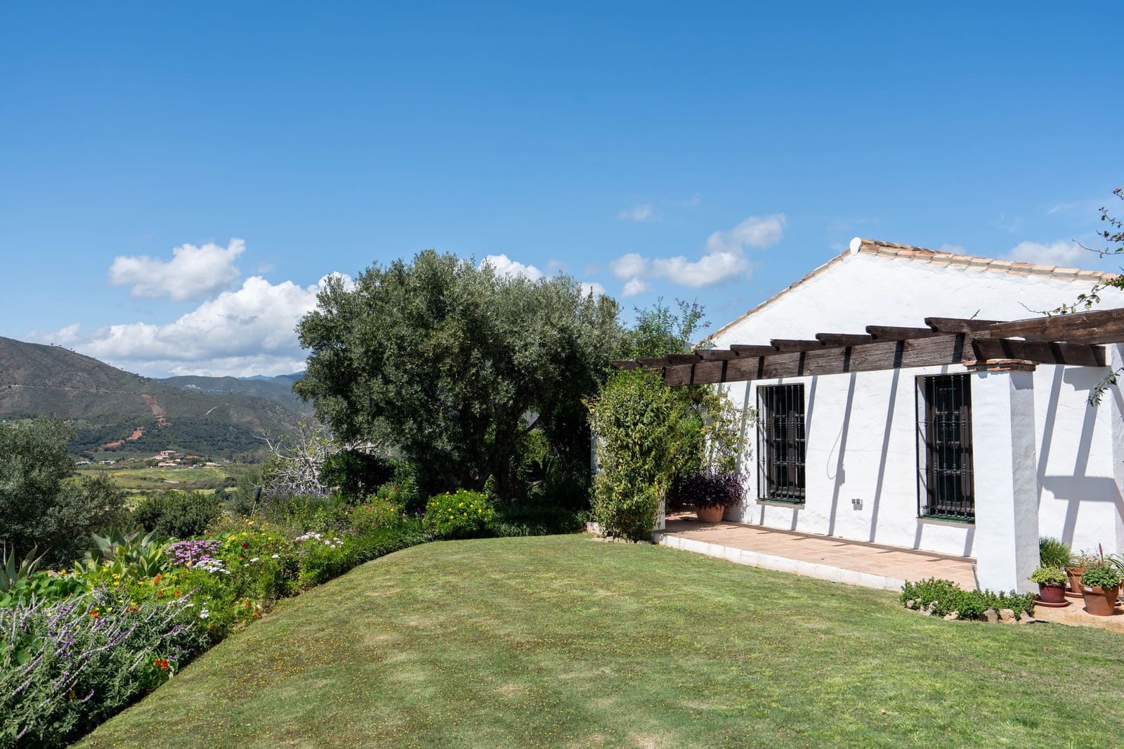 4 Zimmer Villa zu verkaufen in Mijas Costa mit Pool - 1.650.000 € (Ref: 9704997)