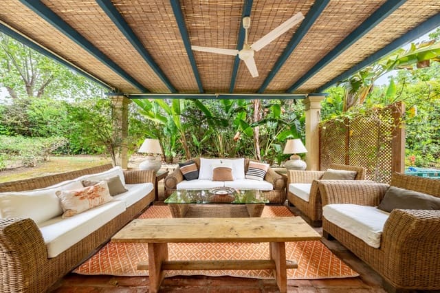 Chalet de 5 habitaciones en Sotogrande, San Roque en venta con piscina - 995.000 € (Ref: 9704998)