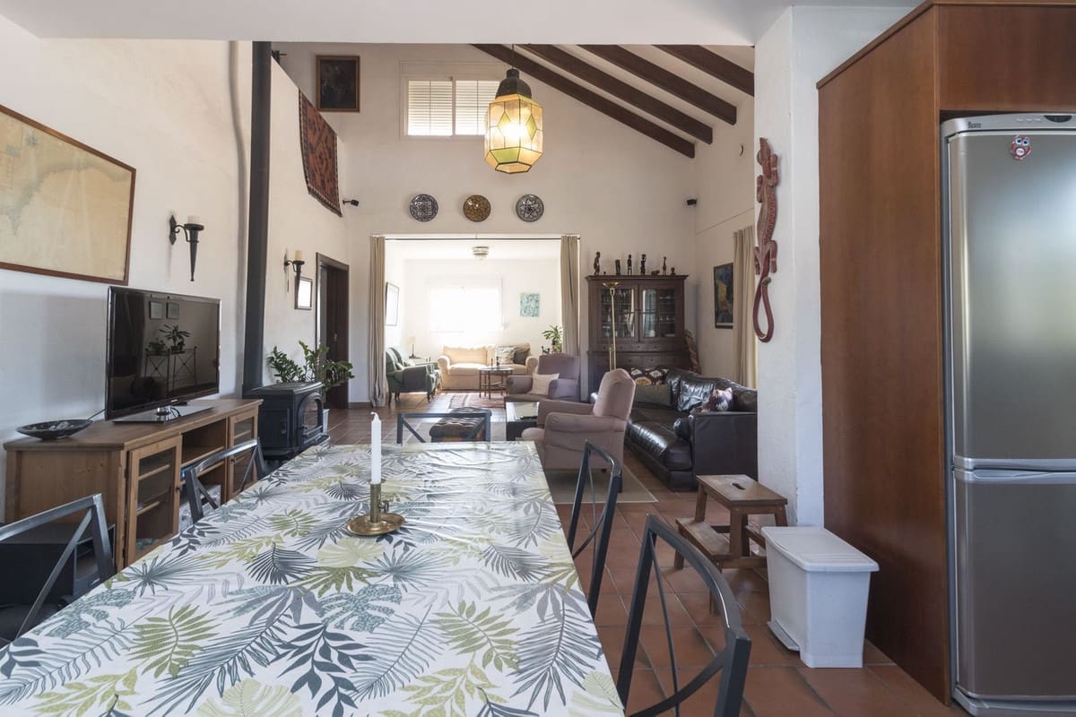 4 sypialnia Willa na sprzedaż w Estepona z basenem - 1 300 000 € (Ref: 9704999)