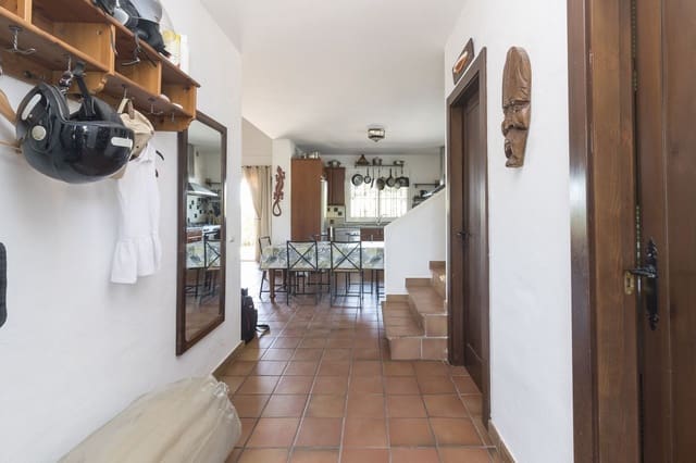 Chalet de 4 habitaciones en Centro, Estepona en venta con piscina - 1.300.000 € (Ref: 9704999)