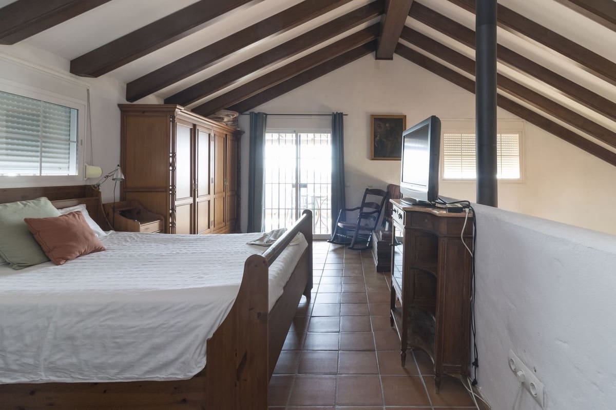 4 sypialnia Willa na sprzedaż w Estepona z basenem - 1 300 000 € (Ref: 9704999)