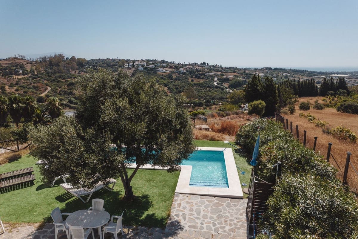 4 sypialnia Willa na sprzedaż w Estepona z basenem - 1 300 000 € (Ref: 9704999)