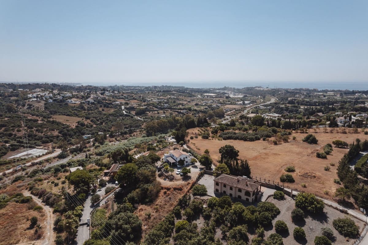 4 sypialnia Willa na sprzedaż w Estepona z basenem - 1 300 000 € (Ref: 9704999)