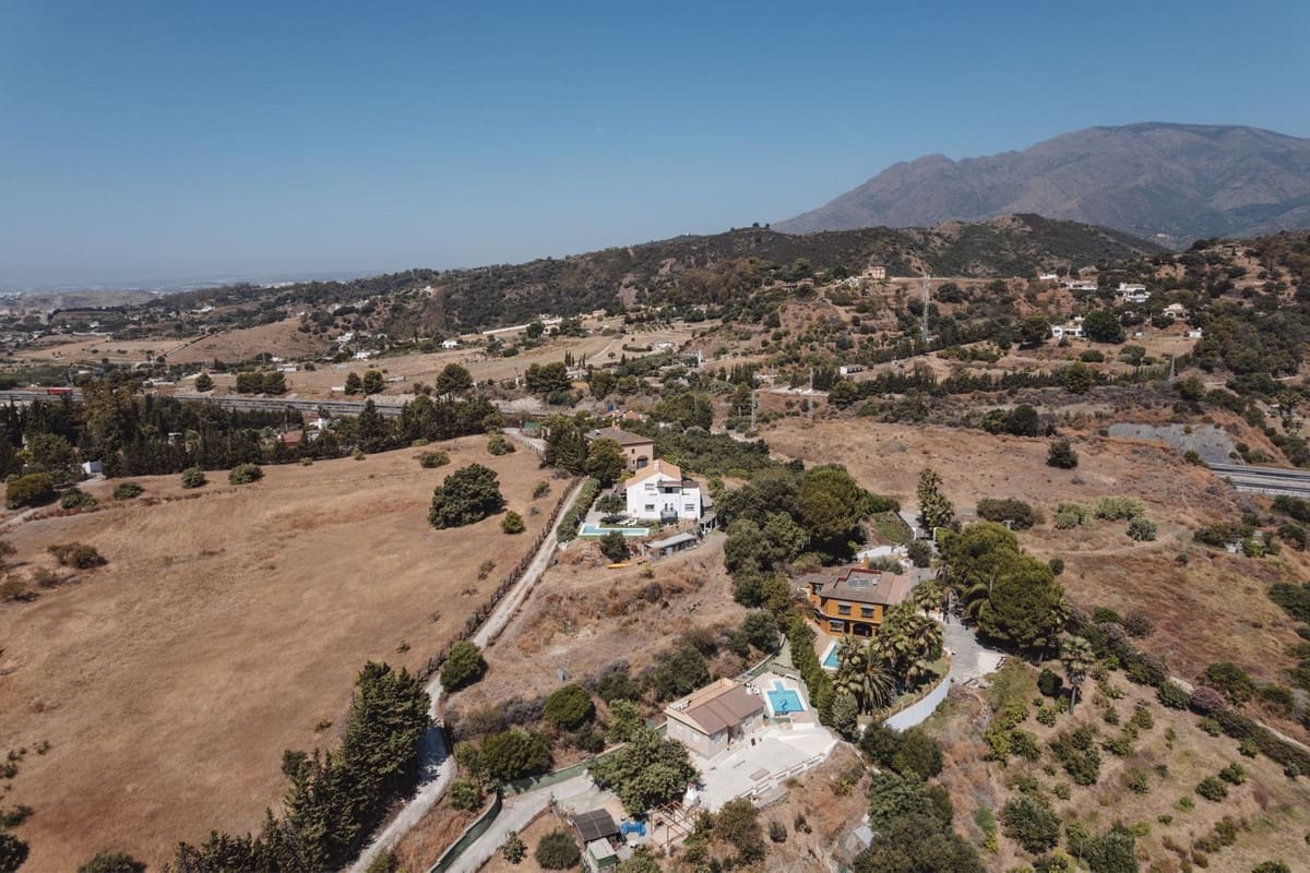 4 sypialnia Willa na sprzedaż w Estepona z basenem - 1 300 000 € (Ref: 9704999)