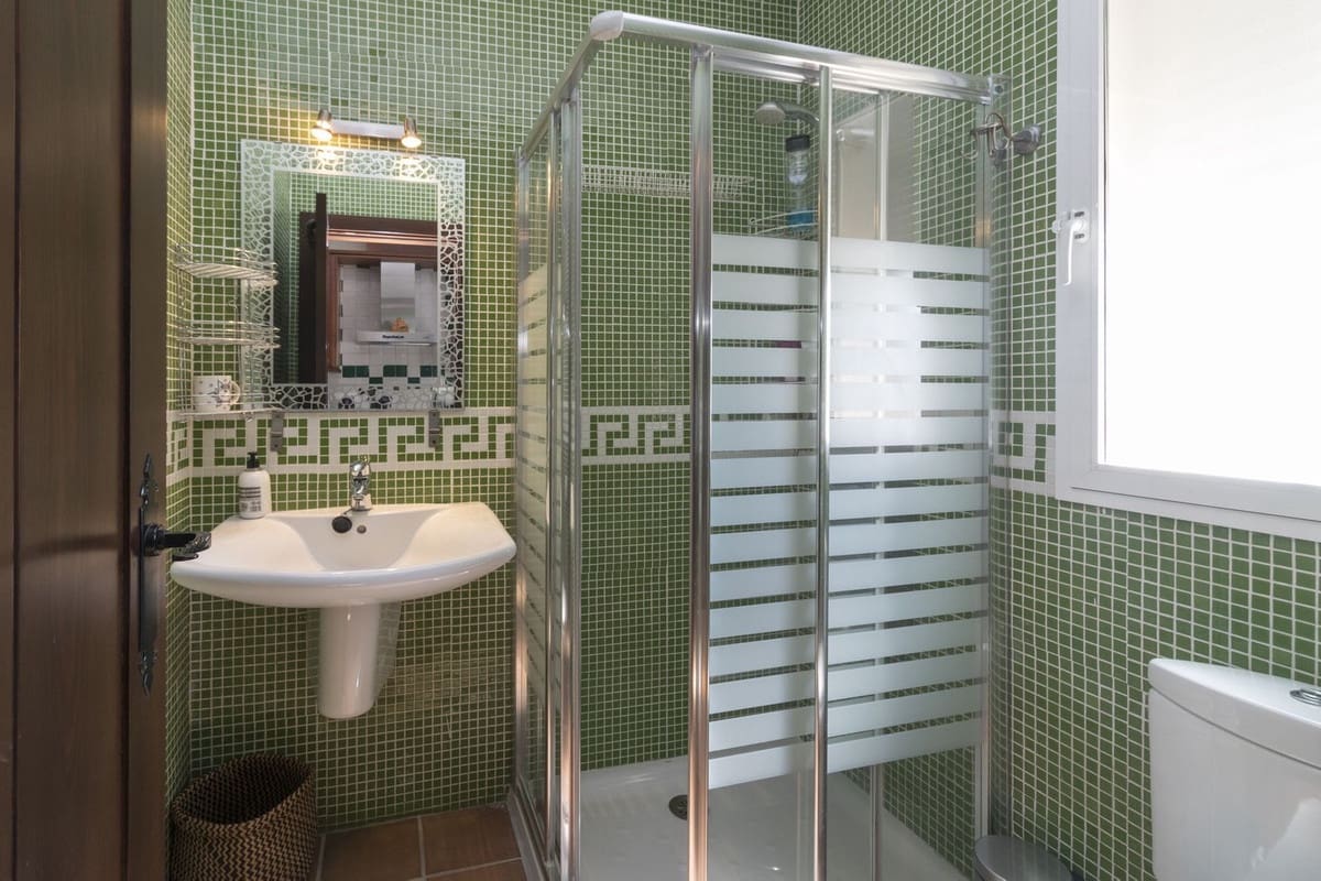 4 sypialnia Willa na sprzedaż w Estepona z basenem - 1 300 000 € (Ref: 9704999)