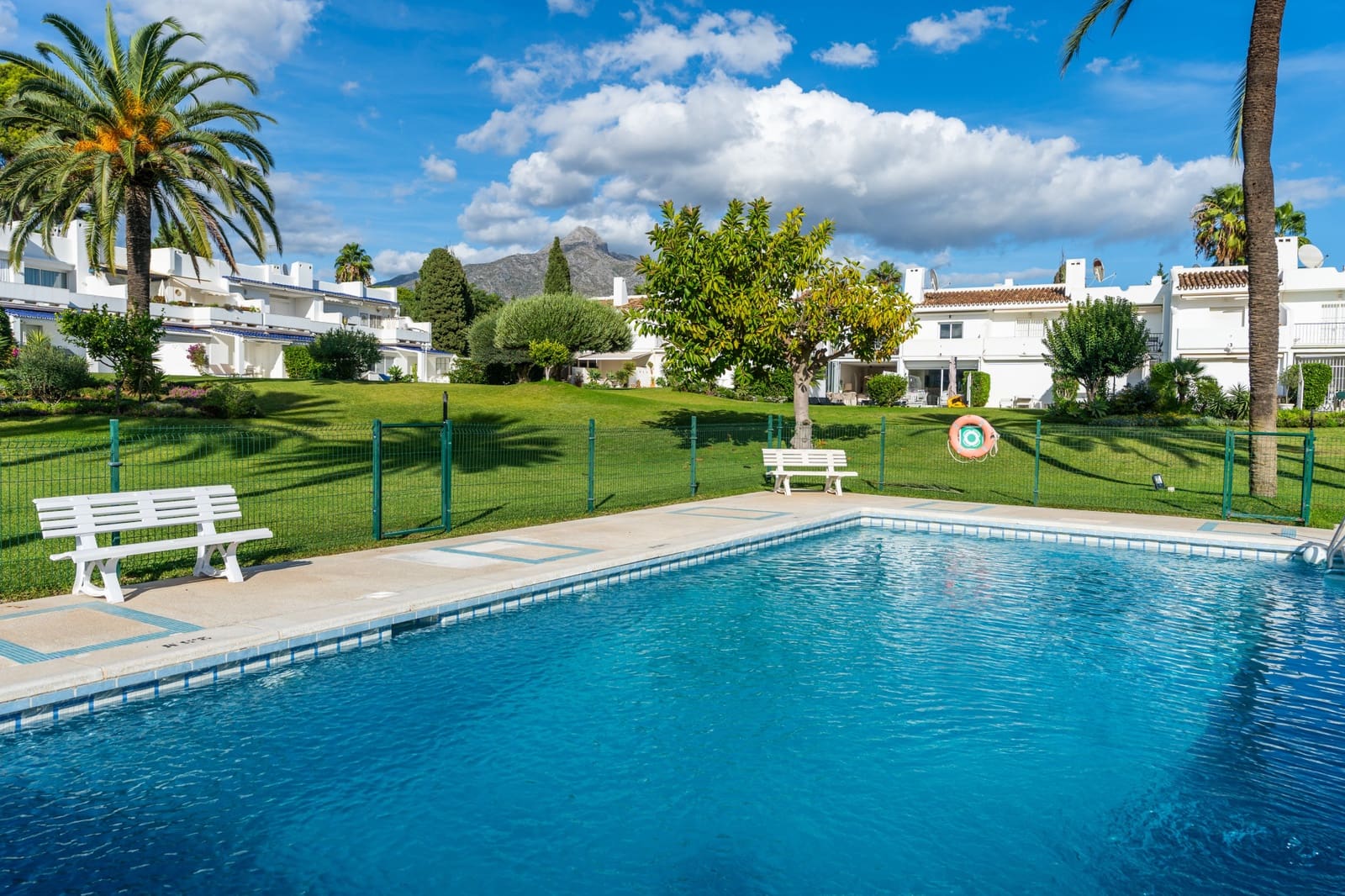 4 bedroom Townhouse for sale in Nueva Andalucia with pool - € 1,499,000 (Ref: 9705003)