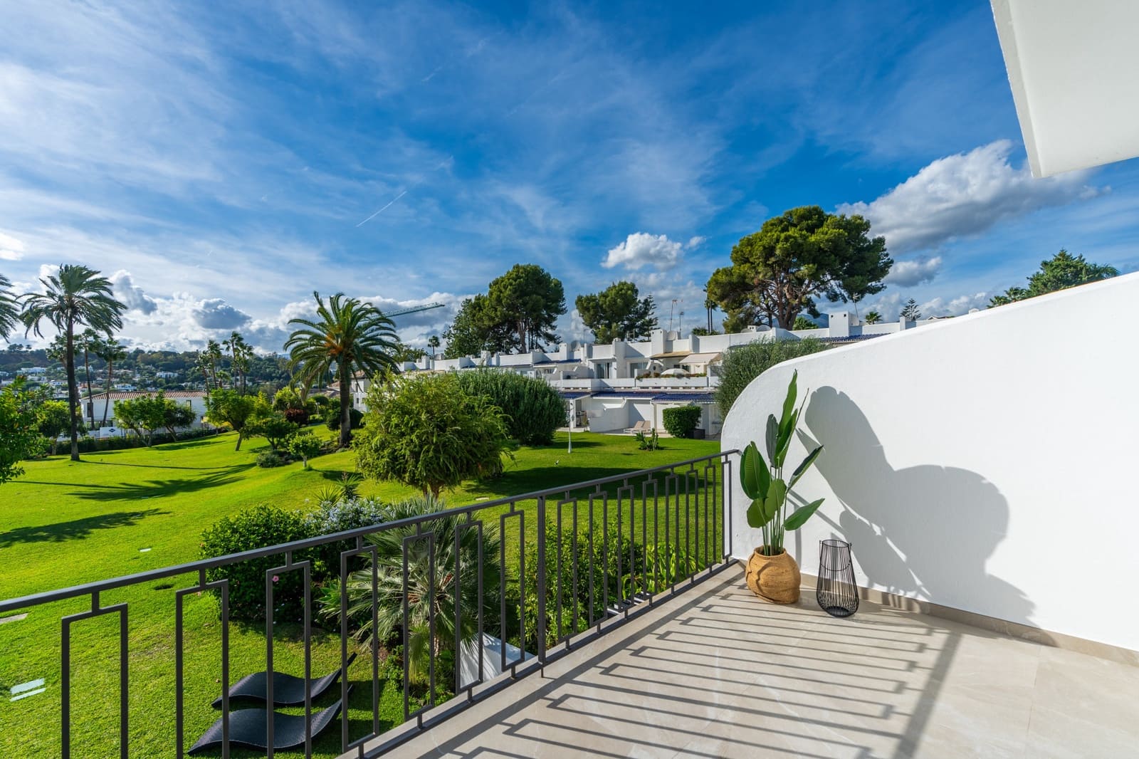 4 bedroom Townhouse for sale in Nueva Andalucia with pool - € 1,499,000 (Ref: 9705003)