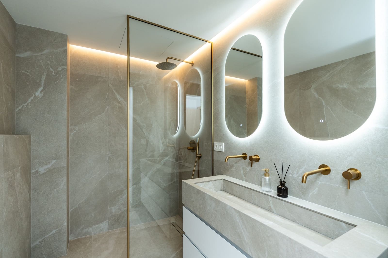 4 bedroom Townhouse for sale in Nueva Andalucia with pool - € 1,499,000 (Ref: 9705003)