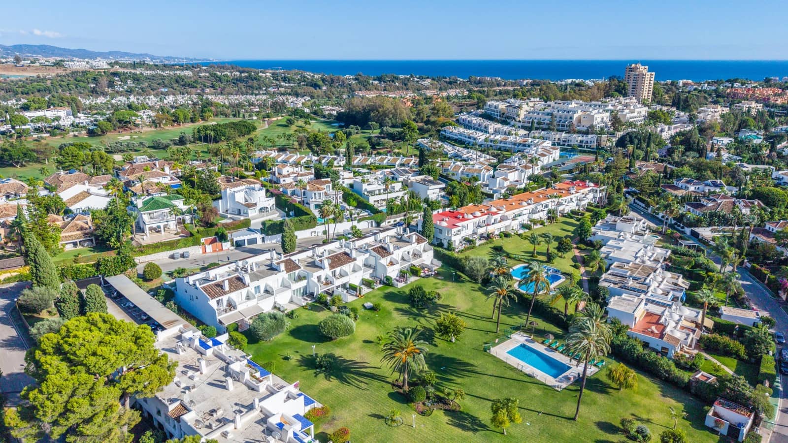 4 bedroom Townhouse for sale in Nueva Andalucia with pool - € 1,499,000 (Ref: 9705003)