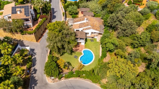 4 slaapkamer Villa te koop in Marbella met zwembad - € 1.290.000 (Ref: 9705005)