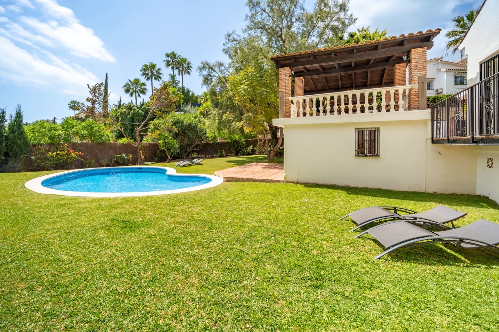 4 slaapkamer Villa te koop in Marbella met zwembad - € 1.290.000 (Ref: 9705005)