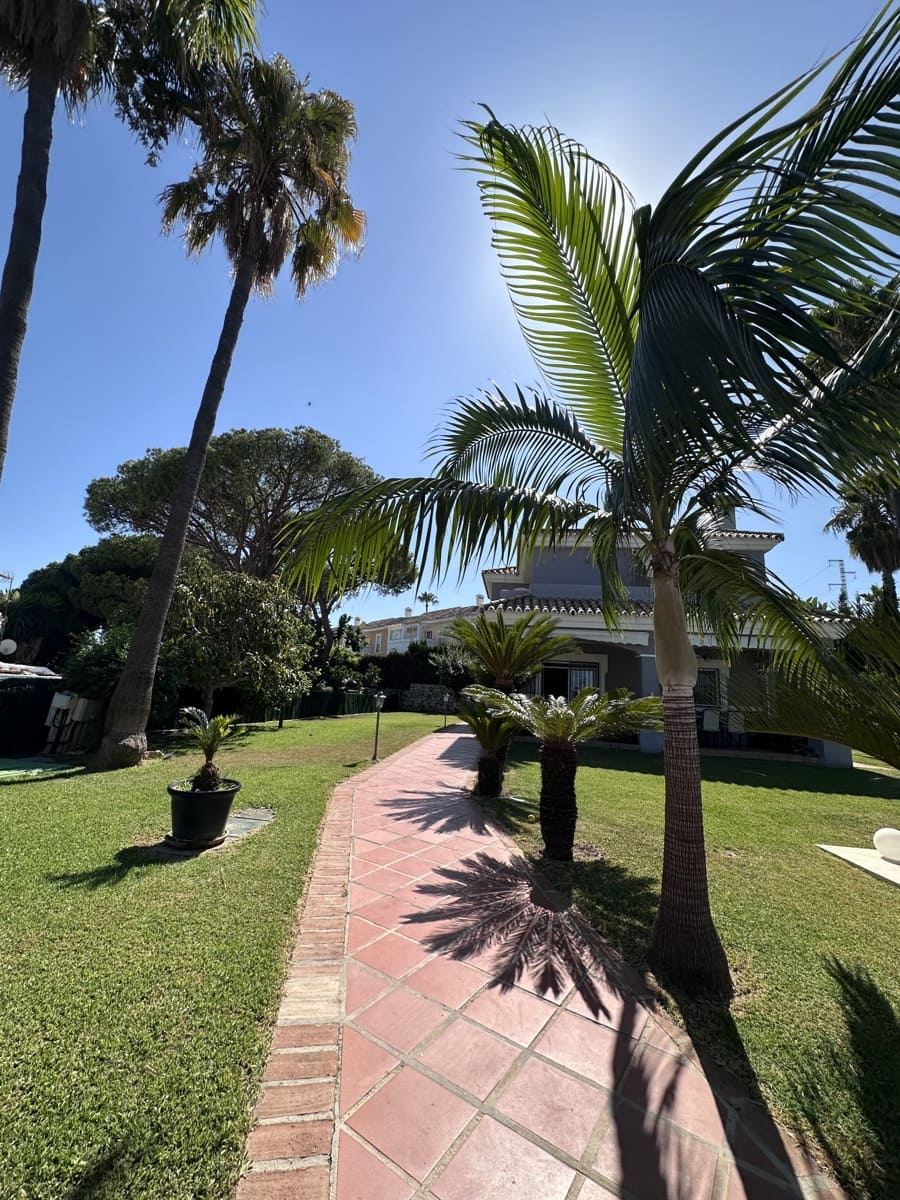 3 chambre Villa/Maison à vendre à Estepona avec piscine garage - 1 350 000 € (Ref: 9705006)