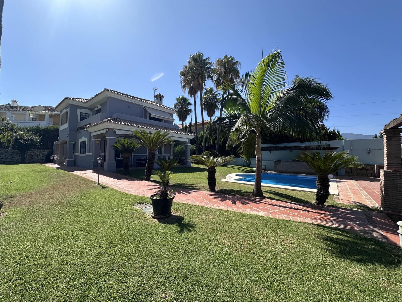 3 chambre Villa/Maison à vendre à Estepona avec piscine garage - 1 350 000 € (Ref: 9705006)