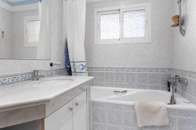 4 sovrum Villa till salu i San Pedro de Alcántara Pueblo, Marbella - 1 550 000 € (Ref: 9705007)