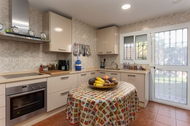 4 sovrum Villa till salu i San Pedro de Alcántara Pueblo, Marbella - 1 550 000 € (Ref: 9705007)