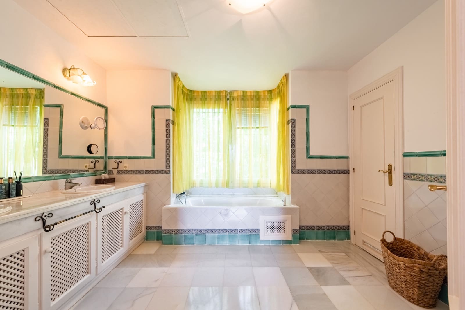 5 chambre Villa/Maison à vendre à Casares avec piscine - 1 595 000 € (Ref: 9705008)