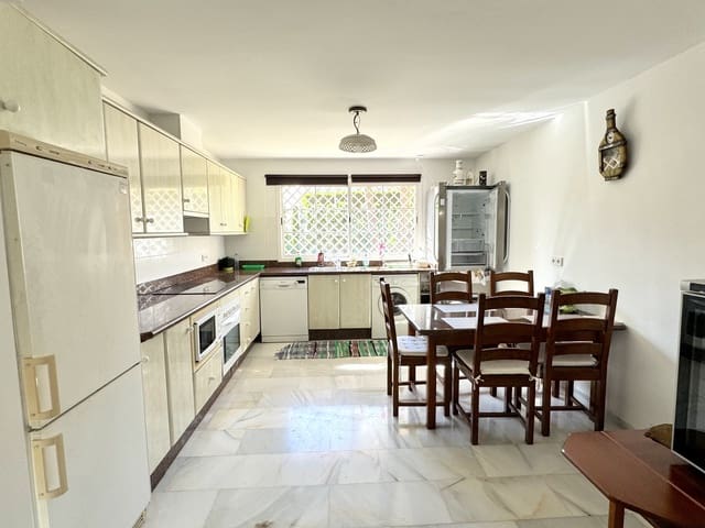 3 chambre Villa/Maison à vendre à Centro, Estepona avec piscine - 730 000 € (Ref: 9705013)