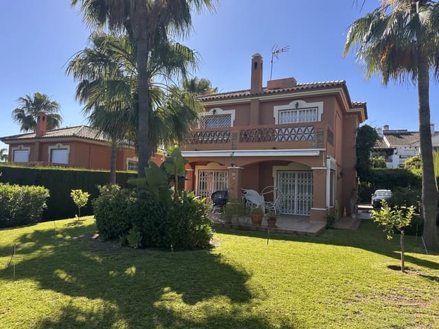 3 chambre Villa/Maison à vendre à Centro, Estepona avec piscine - 730 000 € (Ref: 9705013)