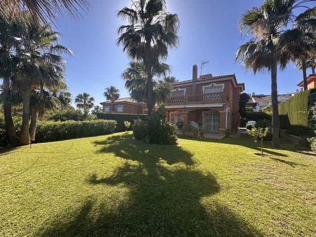 3 chambre Villa/Maison à vendre à Centro, Estepona avec piscine - 730 000 € (Ref: 9705013)