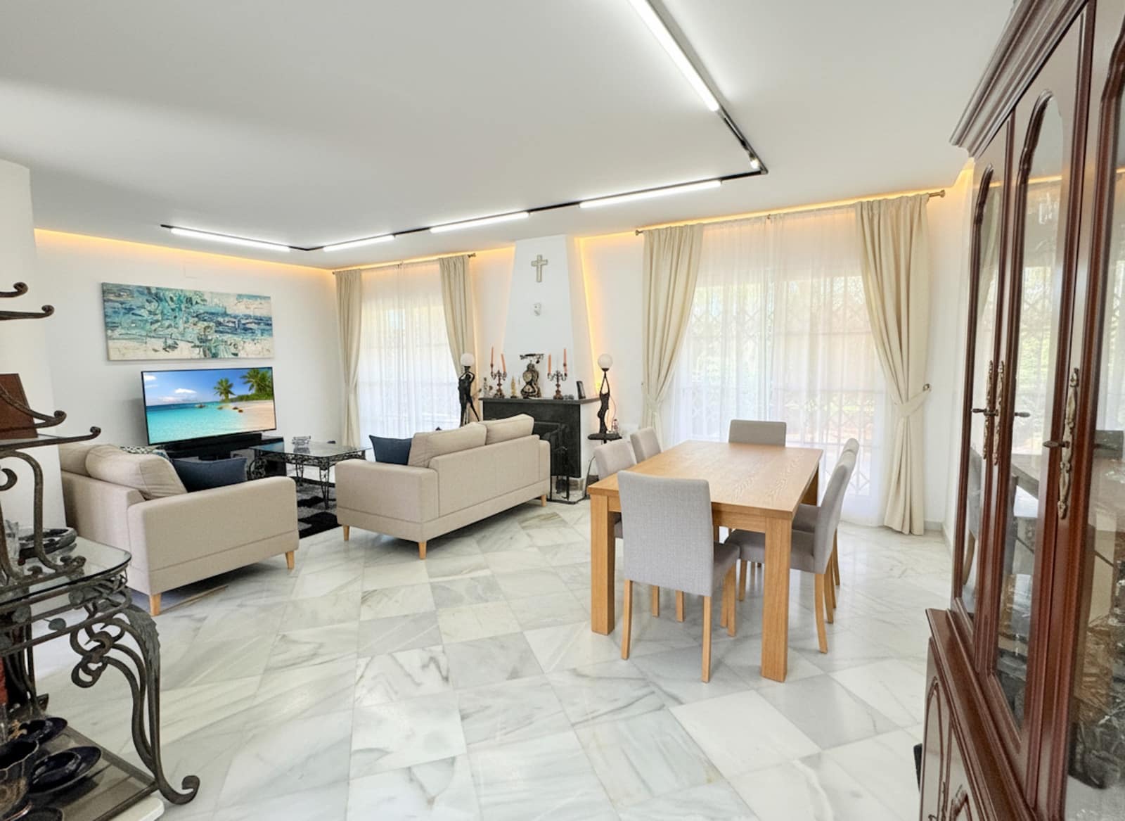 Chalet de 3 habitaciones en Estepona en venta con piscina - 730.000 € (Ref: 9705013)