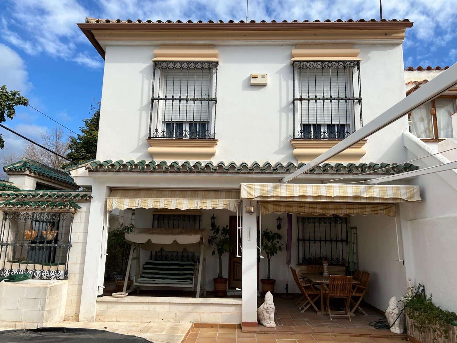 4 bedroom Villa for sale in Nueva Andalucia with pool - € 835,000 (Ref: 9705014)