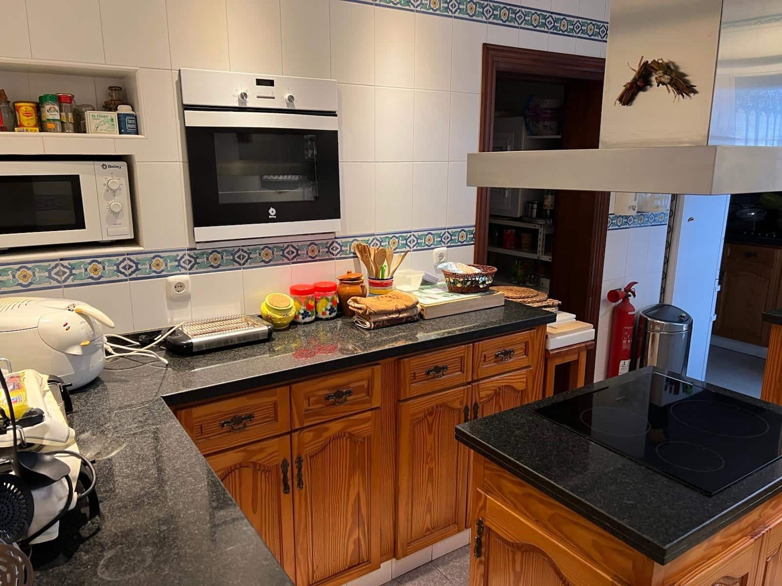 4 bedroom Villa for sale in Nueva Andalucia with pool - € 835,000 (Ref: 9705014)