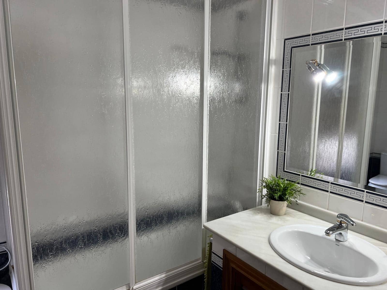 4 bedroom Villa for sale in Nueva Andalucia with pool - € 835,000 (Ref: 9705014)