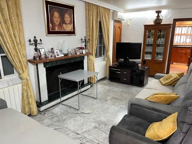 Chalet de 4 habitaciones en La Dama de Noche - La Alzambra, Marbella en venta con piscina - 835.000 € (Ref: 9705014)