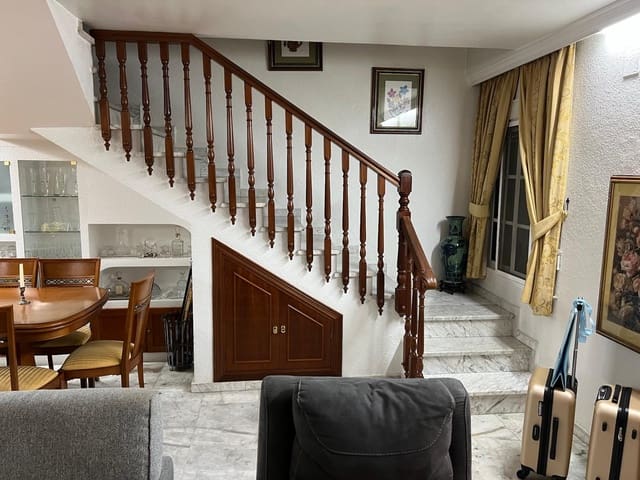 Chalet de 4 habitaciones en La Dama de Noche - La Alzambra, Marbella en venta con piscina - 835.000 € (Ref: 9705014)