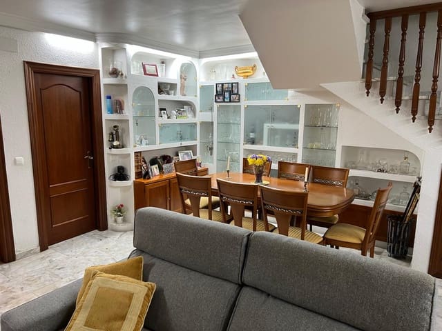 Chalet de 4 habitaciones en La Dama de Noche - La Alzambra, Marbella en venta con piscina - 835.000 € (Ref: 9705014)