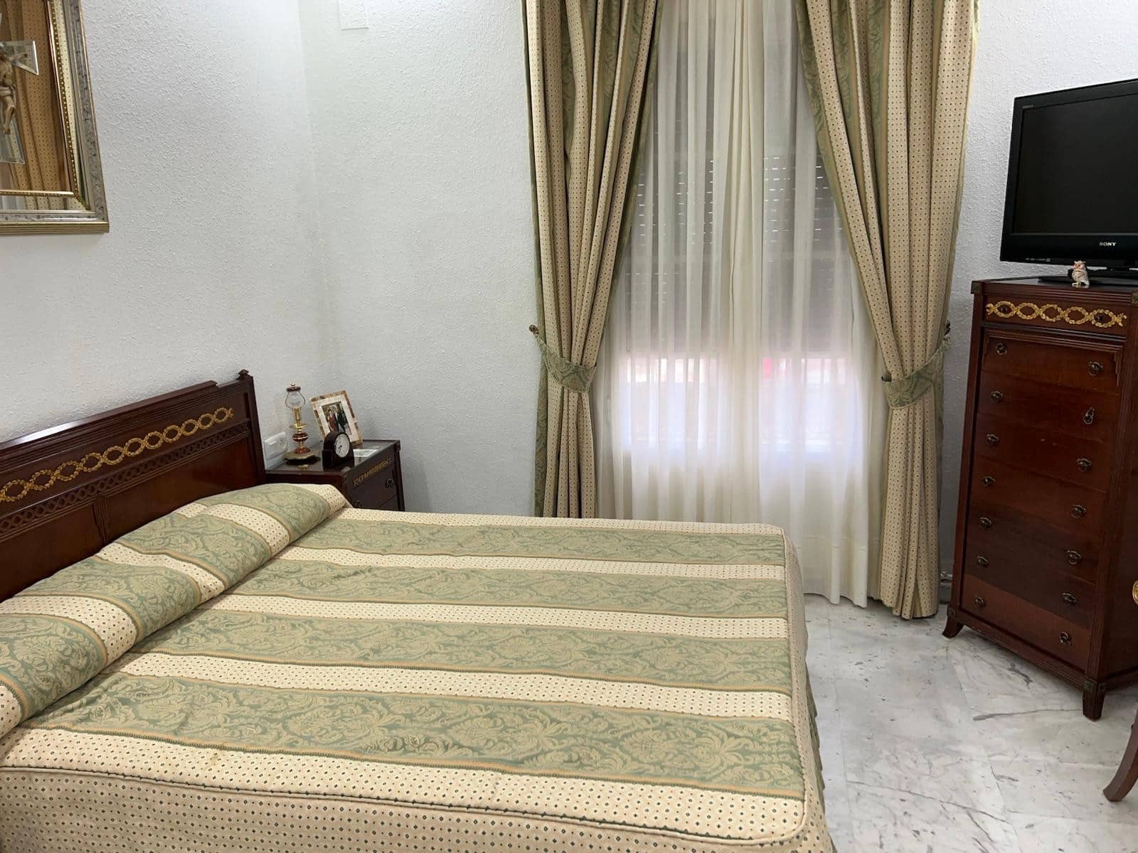 4 bedroom Villa for sale in Nueva Andalucia with pool - € 835,000 (Ref: 9705014)