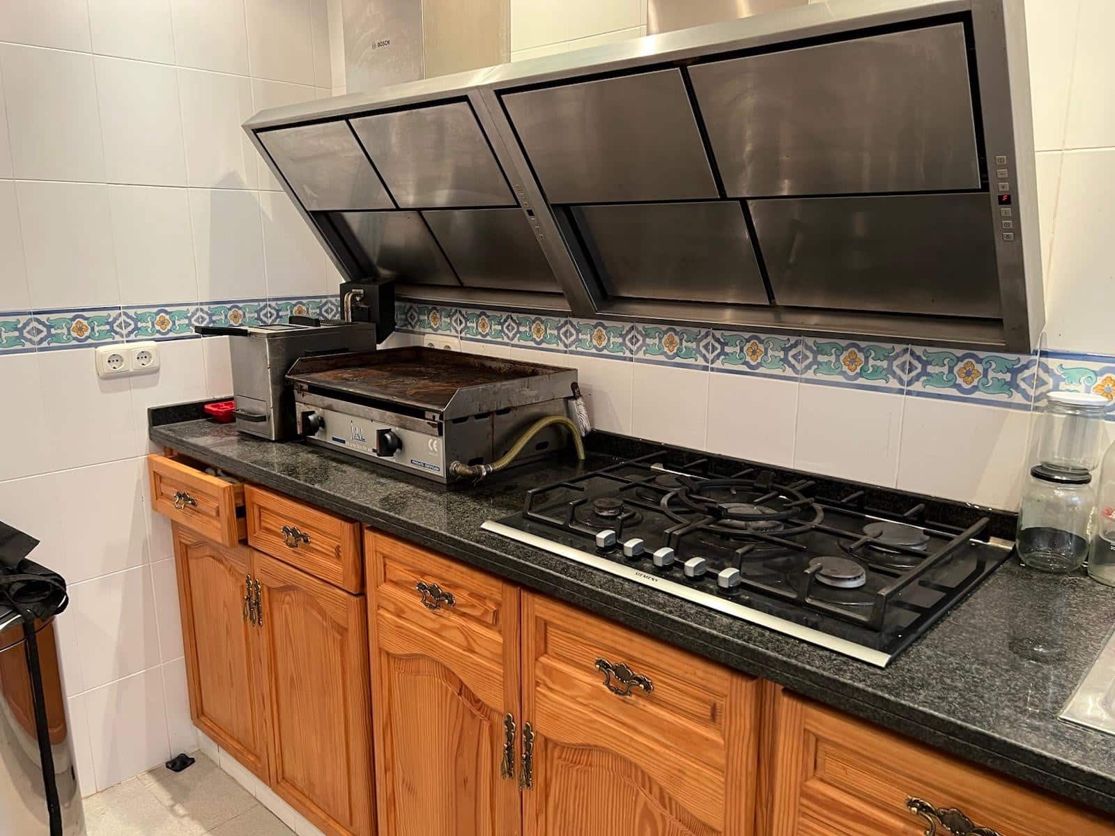 4 bedroom Villa for sale in Nueva Andalucia with pool - € 835,000 (Ref: 9705014)