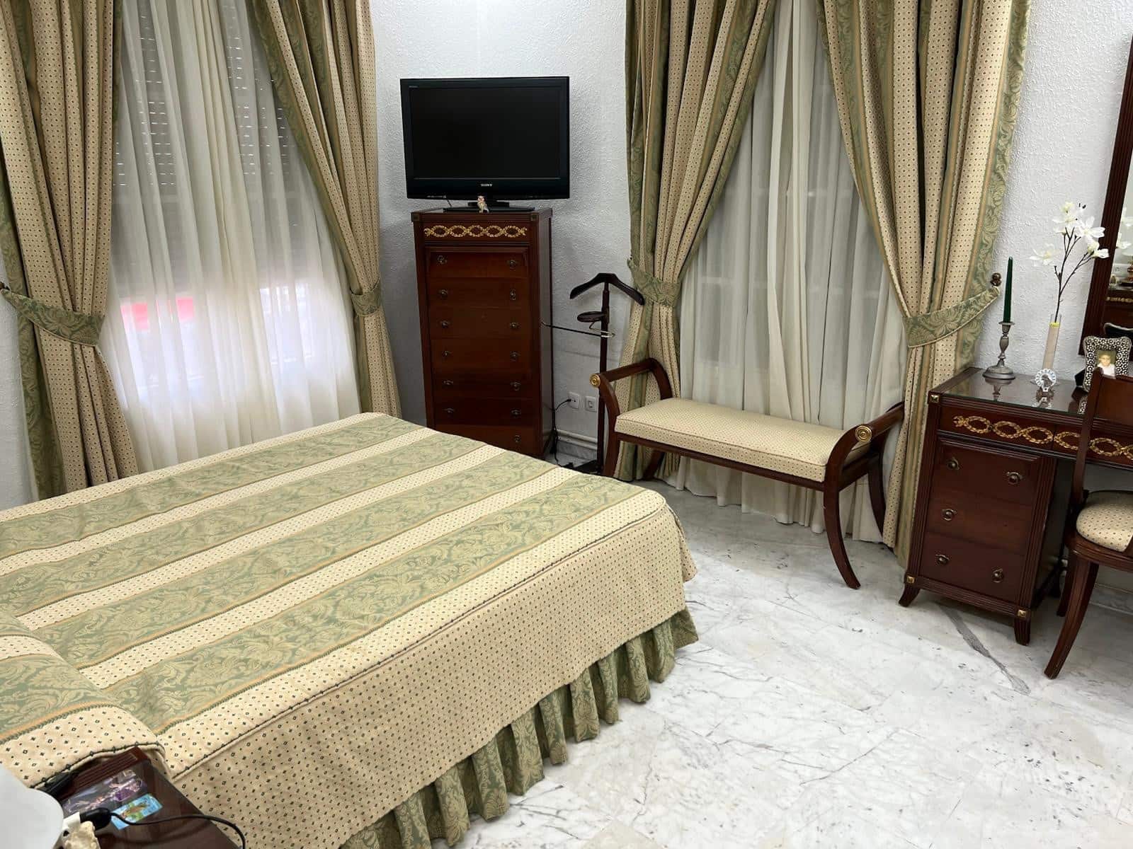 4 bedroom Villa for sale in Nueva Andalucia with pool - € 835,000 (Ref: 9705014)