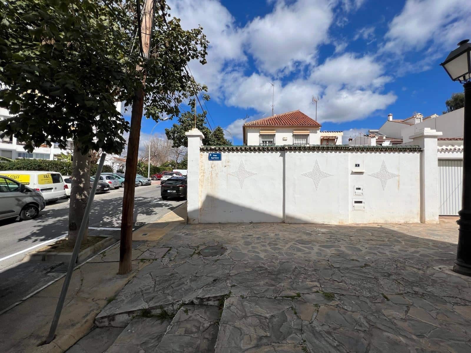 4 bedroom Villa for sale in Nueva Andalucia with pool - € 835,000 (Ref: 9705014)