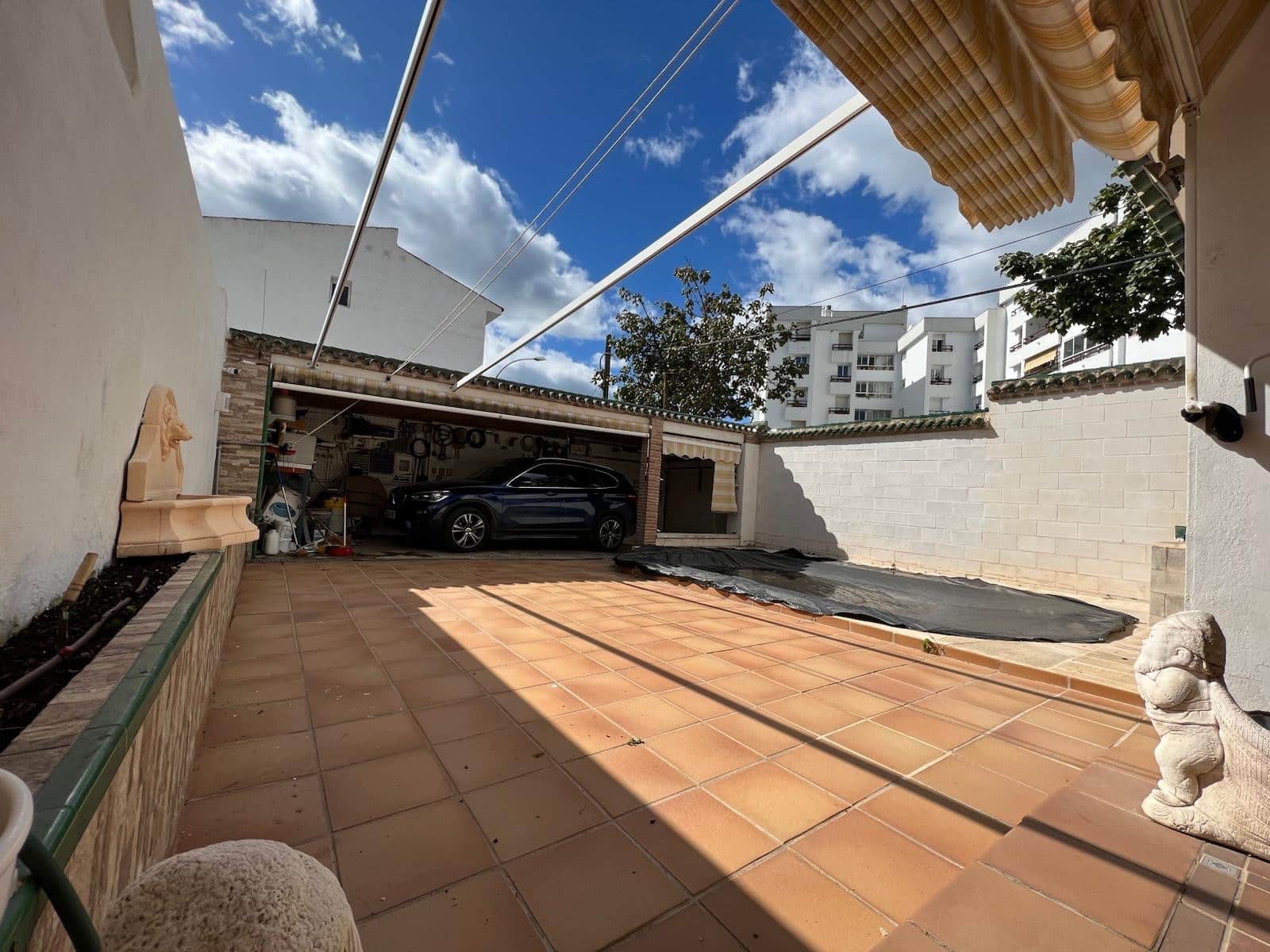 4 bedroom Villa for sale in Nueva Andalucia with pool - € 835,000 (Ref: 9705014)