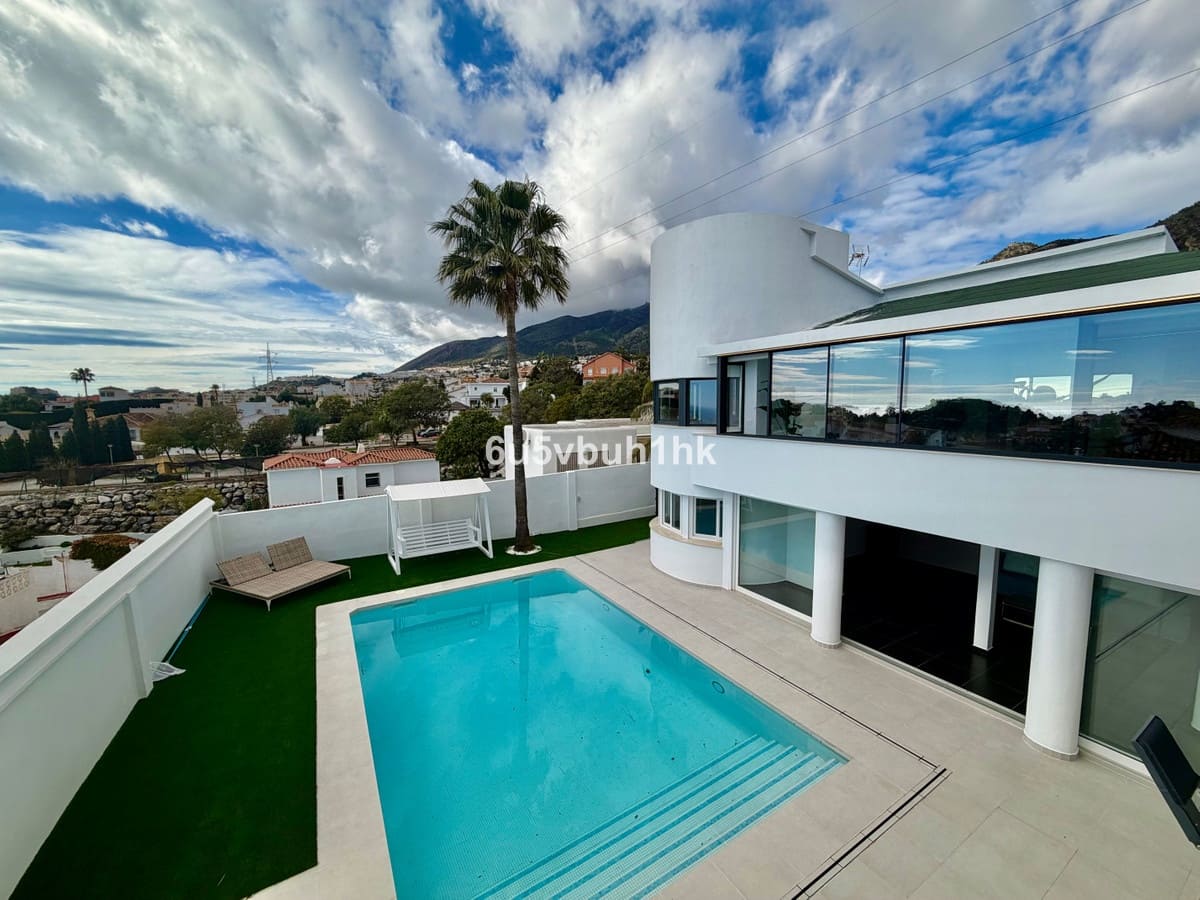 4 soveværelse Villa til salg i Benalmadena Costa med swimmingpool - € 1.250.000 (Ref: 9705016)